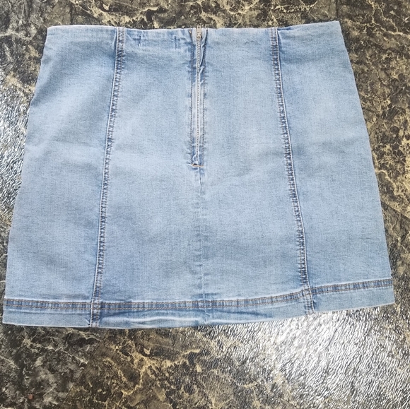 Forever 21 denim mini skirt! Sz 31 - Picture 2 of 6